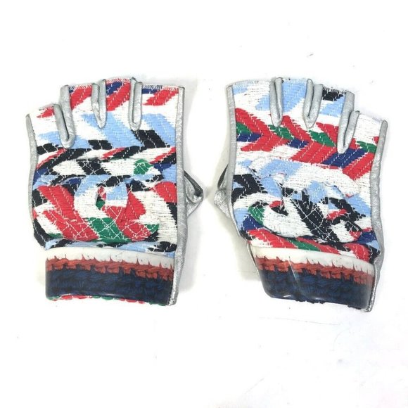AUTHENTICITY GUARANTEED CHANEL Gloves CC CC Mark airline finger opening - Picture 1 of 13